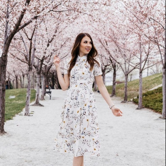 Ivy City Co Dresses & Skirts - Ivy City Co Anna Floral Midi Dress Size S